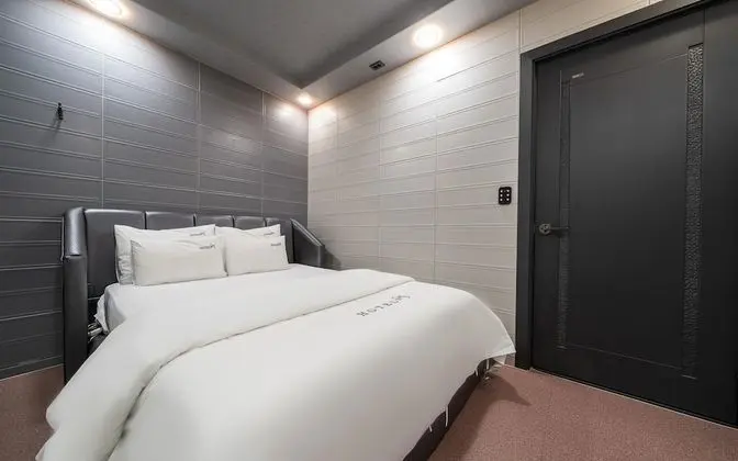 Oda (Standard (Netflix available hard PC b)