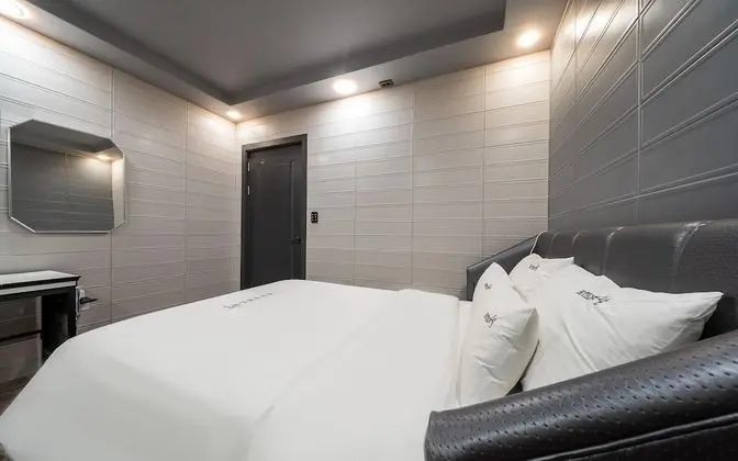 Oda (Standard (Netflix available hard PC b)