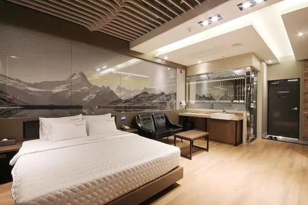 Oda (1st room 1st Week-E vent Room (Netfli)