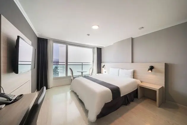 Standard Tek Büyük Yataklı Oda, Kısmi Göl Manzaralı