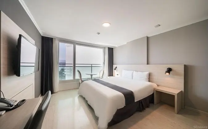 Standard Tek Büyük Yataklı Oda, Kısmi Göl Manzaralı