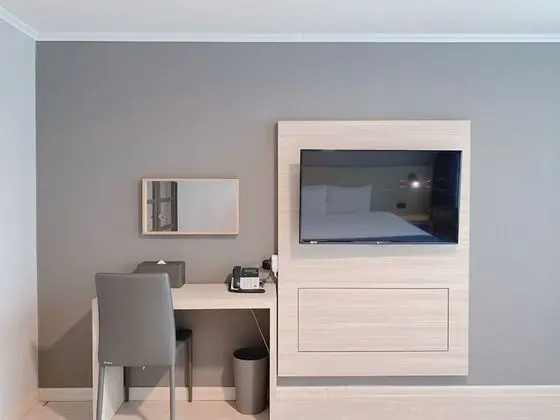 Standard Tek Büyük Yataklı Oda, Kısmi Göl Manzaralı