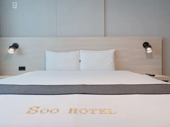 Standard Tek Büyük Yataklı Oda, Kısmi Göl Manzaralı