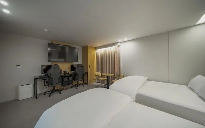 Oda (Deluxe twin (Netflix & Wave viewing a)