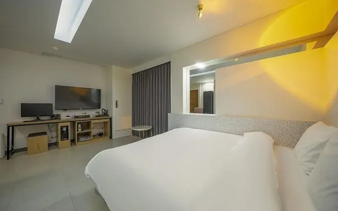 Oda (Special room (Netflix & Wave availabl)