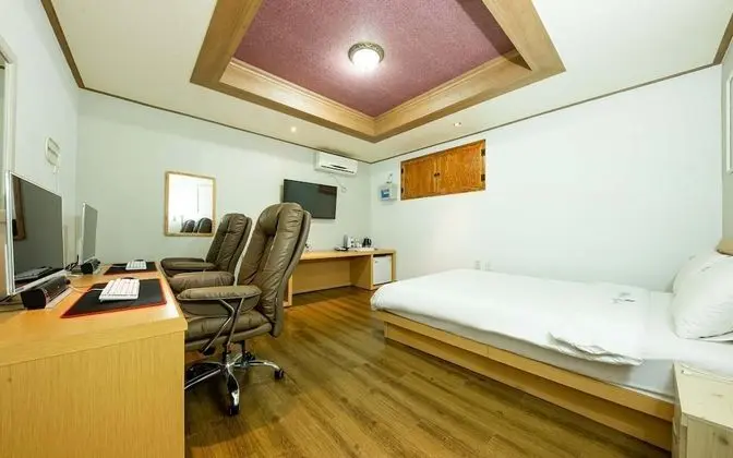 Oda (Gaming Room (PUBG 2PC Netflix))