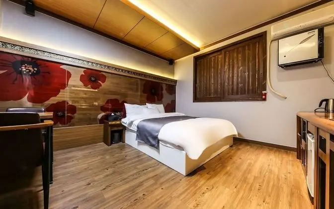 Oda (Standard Room (32 Inch Hard PC))