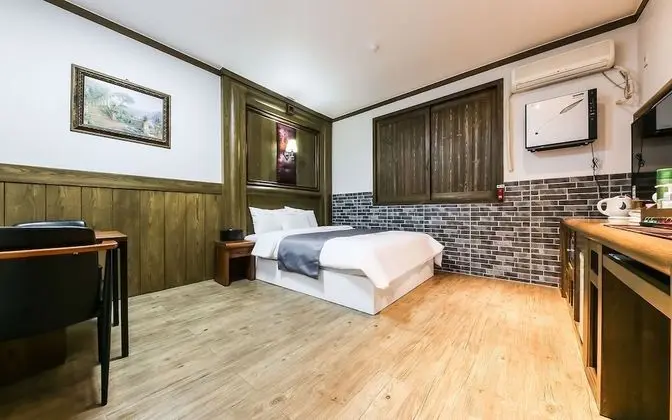 Oda (Standard Room (32 Inch Hard PC))