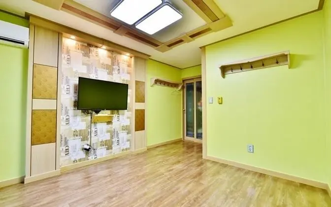 Oda (Room 202-89)