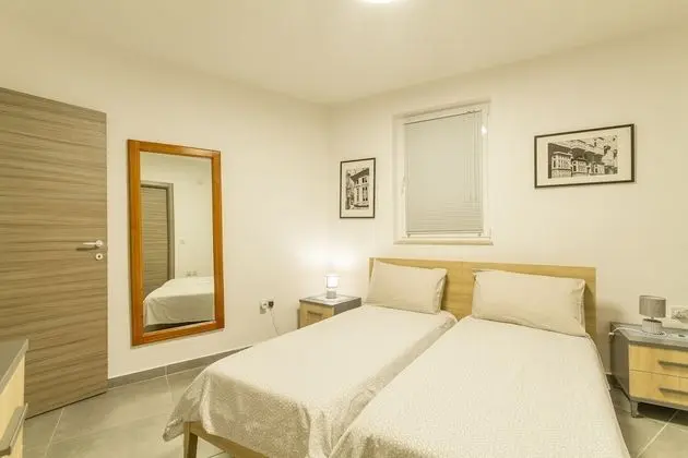 Family Apart Daire, Birden Çok Yatak, 2 Banyolu (Gzira Central Bright & Modern 2 bdr)