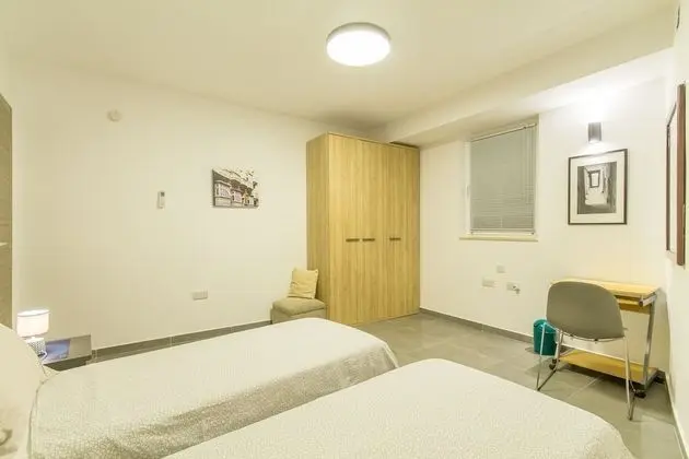 Family Apart Daire, Birden Çok Yatak, 2 Banyolu (Gzira Central Bright & Modern 2 bdr)