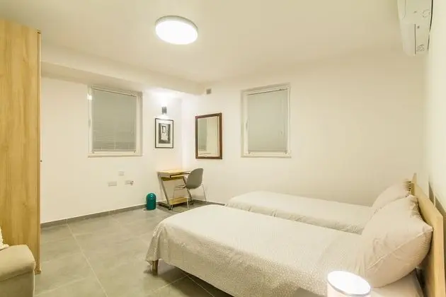Family Apart Daire, Birden Çok Yatak, 2 Banyolu (Gzira Central Bright & Modern 2 bdr)