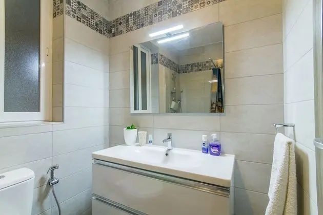 Family Apart Daire, Birden Çok Yatak, 2 Banyolu (Gzira Central Bright & Modern 2 bdr)