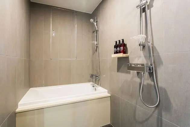 Premium Tek Büyük Yataklı Oda