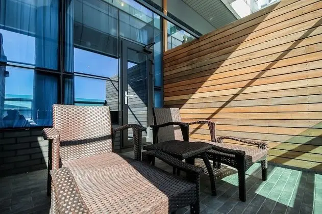 2nd Avenue - Rooftop Terrace