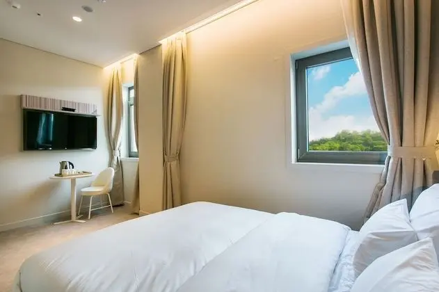 Deluxe Tek Büyük Yataklı Oda (Breakfast Included)