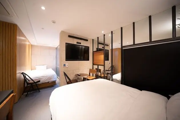 Deluxe Twin Room, Multiple Beds, Non Smoking, City View (Mixed gender is not available)