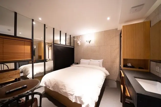 Deluxe Twin Room, Multiple Beds, Non Smoking, City View (Mixed gender is not available)