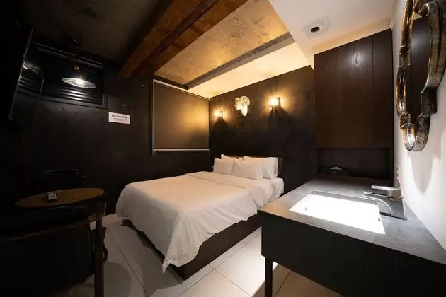 Deluxe Twin Room, Multiple Beds, Non Smoking, City View (Mixed gender is not available)