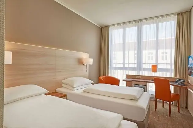 Comfort Tek Büyük veya İki Ayrı Yataklı Oda