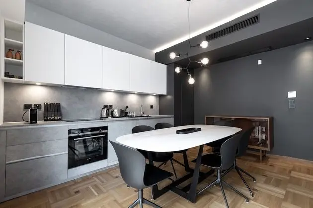 Apart Daire, 2 Yatak Odası (Grey and White, Free Parking)