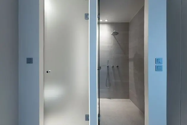 Apart Daire, 2 Yatak Odası (Grey and White, Free Parking)