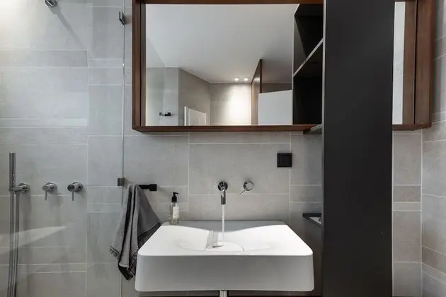 Apart Daire, 2 Yatak Odası (Grey and White, Free Parking)