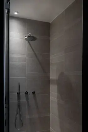 Apart Daire, 2 Yatak Odası (Grey and White, Free Parking)