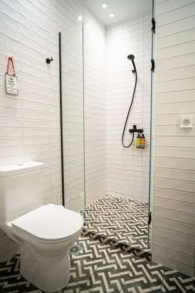 Beige and Blanc Two Bedroom Apartment with Urban Back Yard & Free Parking