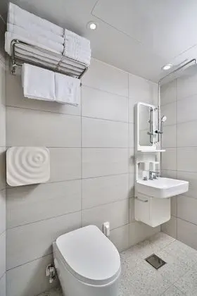 Ortak Ranzalı Oda, Sadece erkekler için, Sigara İçilmez