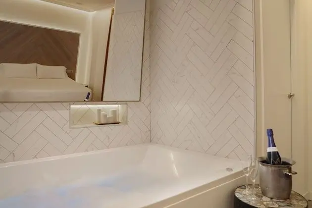 Deluxe Süit, Sıcak Su Havuzu