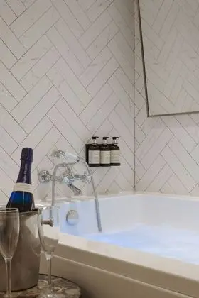 Deluxe Süit, Sıcak Su Havuzu