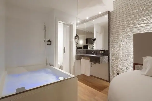 Süit, Sıcak Su Havuzu (Private Parking)