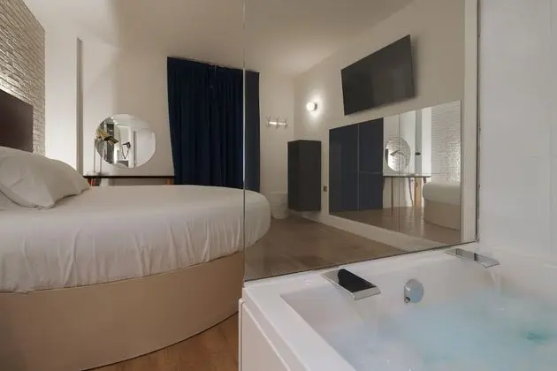 Süit, Sıcak Su Havuzu (Private Parking)