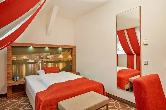 Deluxe Queen Room