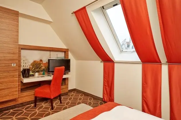 Deluxe Queen Room
