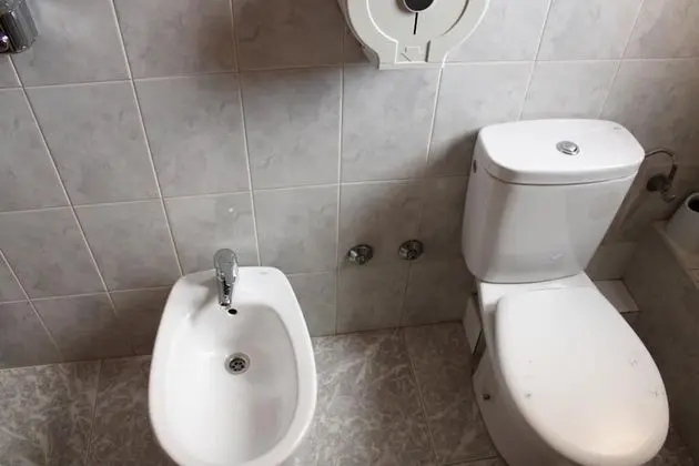 Tek Büyük Yataklı Oda, Ortak Banyo