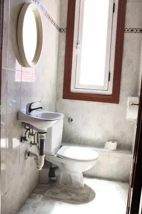 Tek Büyük Yataklı Oda, Ortak Banyo