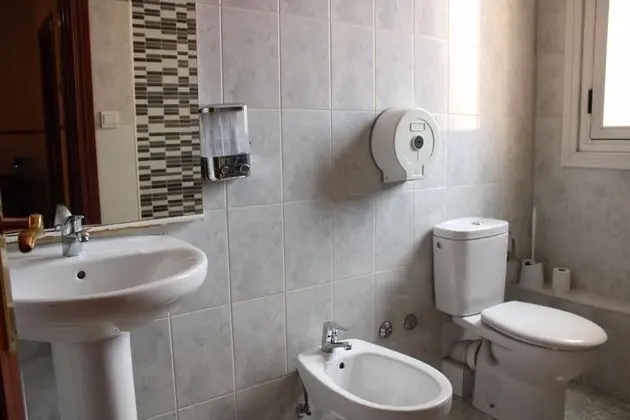 Tek Büyük Yataklı Oda, Ortak Banyo