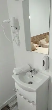 Basic Tek Büyük veya İki Ayrı Yataklı Oda, Ortak Banyo