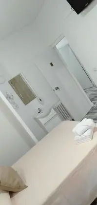 Tek Büyük Yataklı Oda, Ortak Banyo