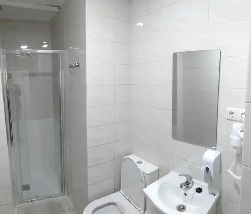 Üç Kişilik Oda, Ortak Banyo