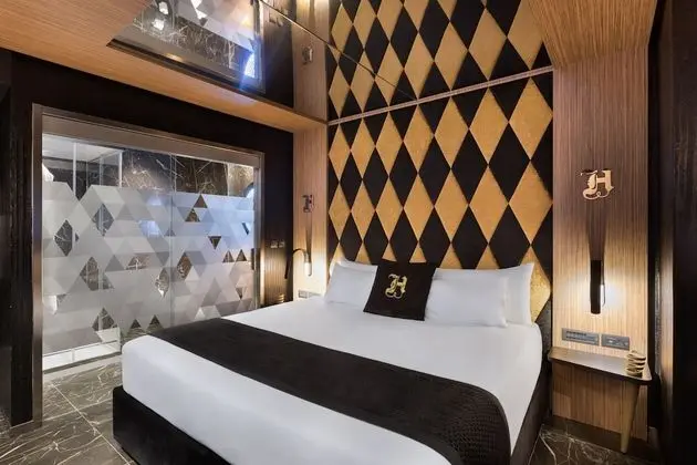 Luxury Oda
