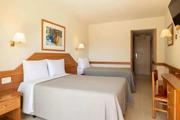 Üç Kişilik Oda, Balkon, Havuz Manzaralı (2 Adults + 1 Child)