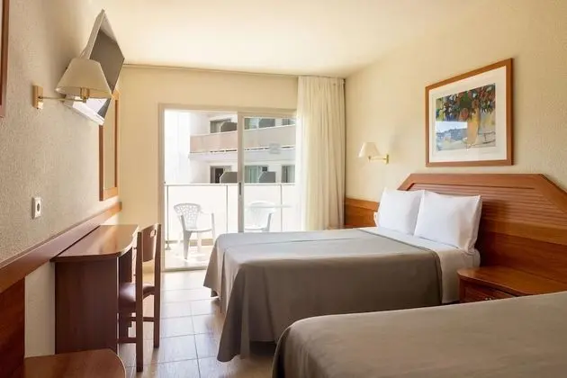 Üç Kişilik Oda, Balkon, Havuz Manzaralı (2 Adults + 1 Child)