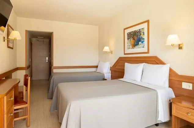 Üç Kişilik Oda, Balkon, Havuz Manzaralı (3 Adults)