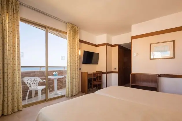 Üç Kişilik Oda, Deniz Manzaralı (2 adults + 1 child)