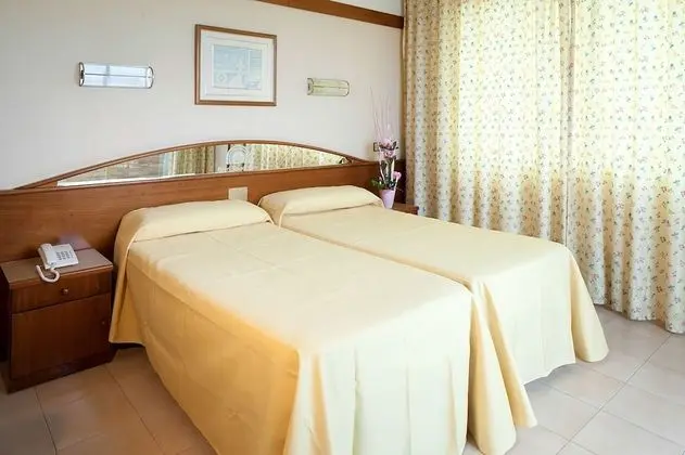 Üç Kişilik Oda, Deniz Manzaralı (2 adults + 1 child)