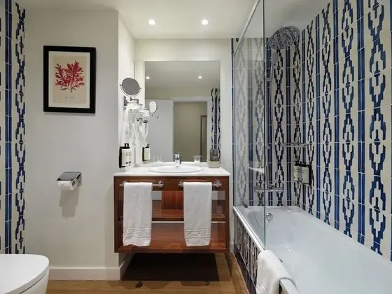 Tek Büyük Yataklı Oda, Havuz Manzaralı (2 people)