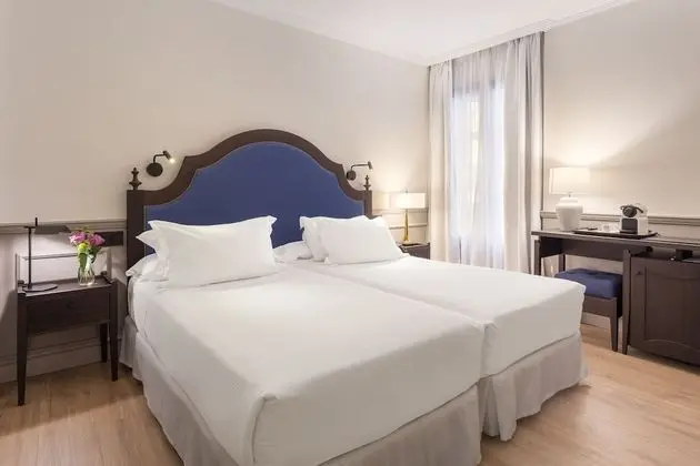 Standard Büyük Yataklı Tek Kişilik Oda